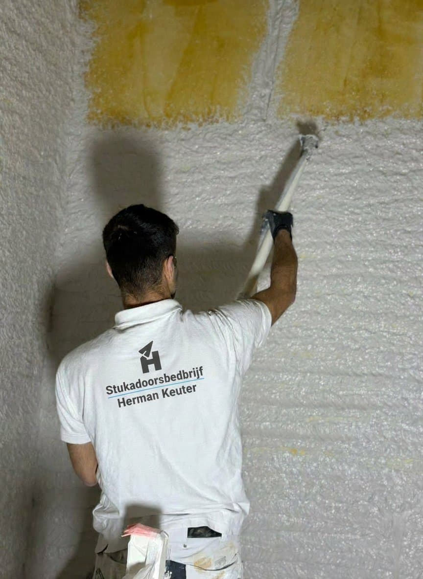 Stukadoorsbedrijf Herman Keuter vakmannen aan het werk